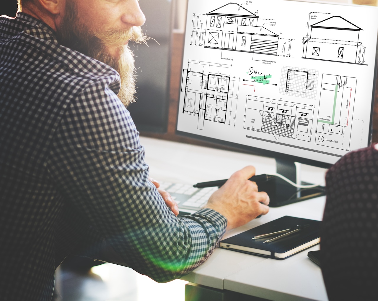 Professionisti al lavoro su progetto architettonico digitale, esempio di transizione dalla progettazione 2D alla modellazione informativa BIM con dati tecnici integrati.